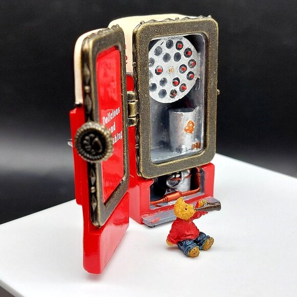 Boyds Bears Coca-Cola Vending Machine Figurine 2005 Ltd Ed Frizz Style #919901 - Picture 3 of 8